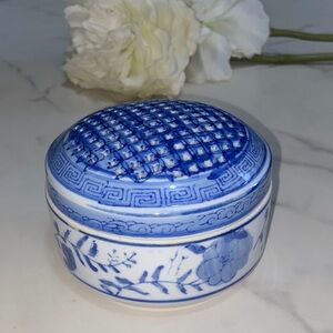 Two's Company Decorative Potpourri with Blue Porcelain Blue and White Design